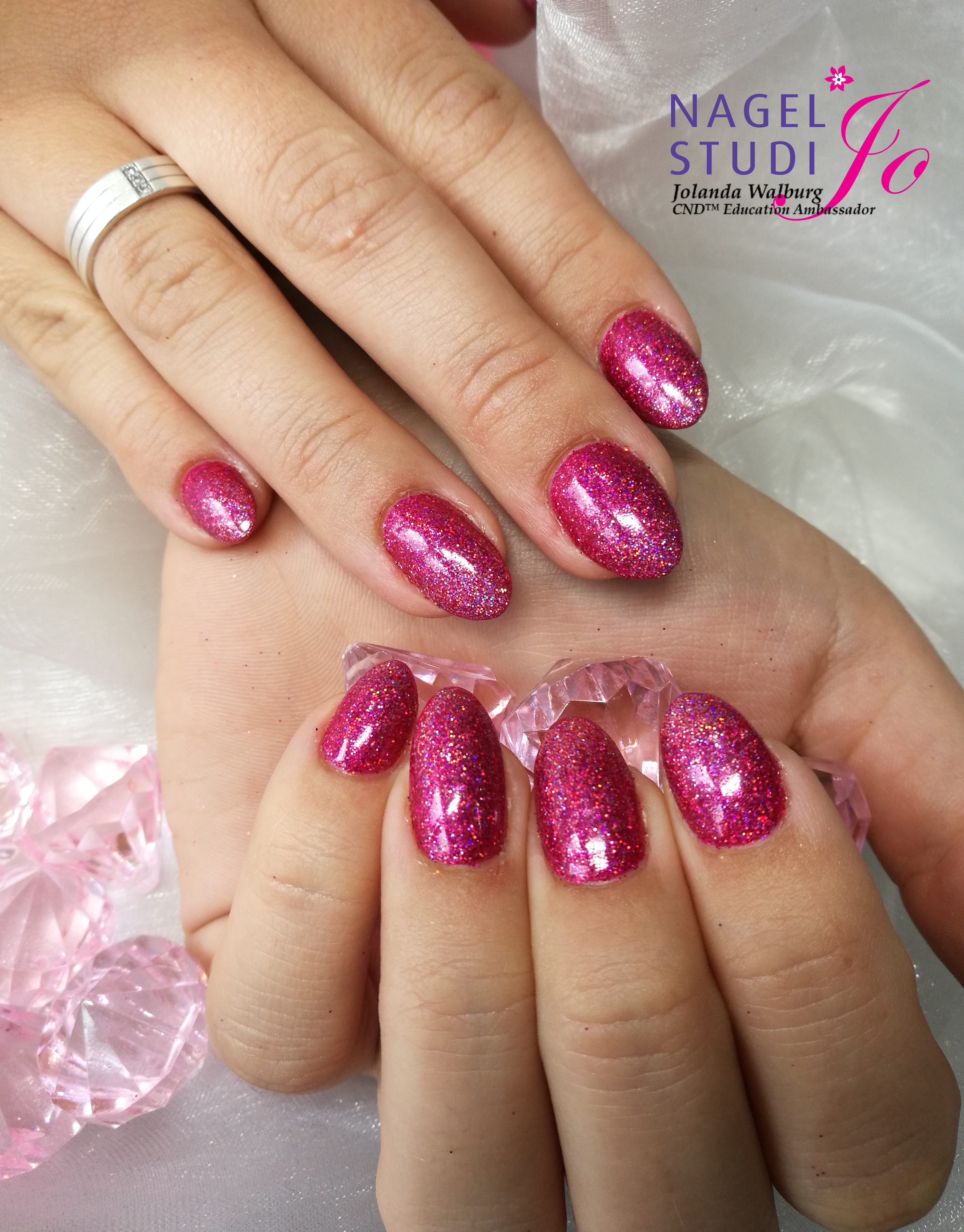 L&P met Ripe Guava lecente raspberry en holographic roze glitters.jpg